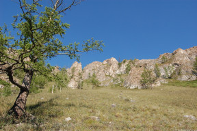 Скалы подпирают небо